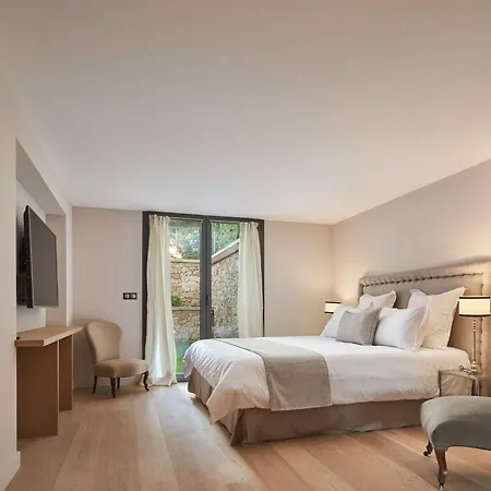 5-bedroom With Swimming Pool In The Heart Of The Croisette In Cannes