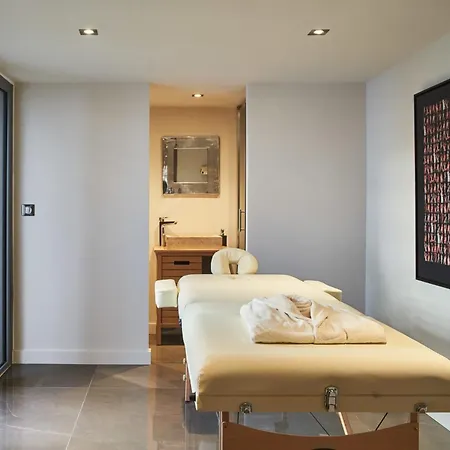 5-bedroom With Swimming Pool In The Heart Of The Croisette In Holiday home